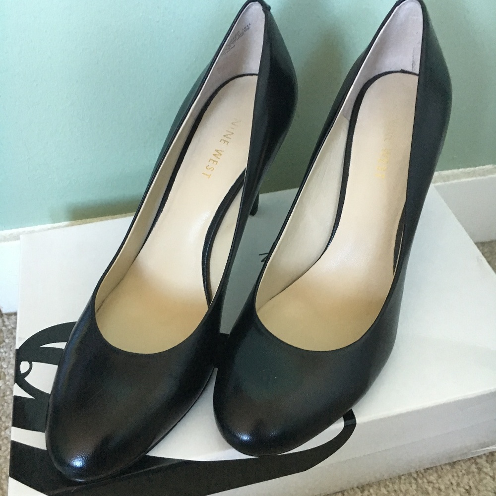 Nine West Black Leather Pumps